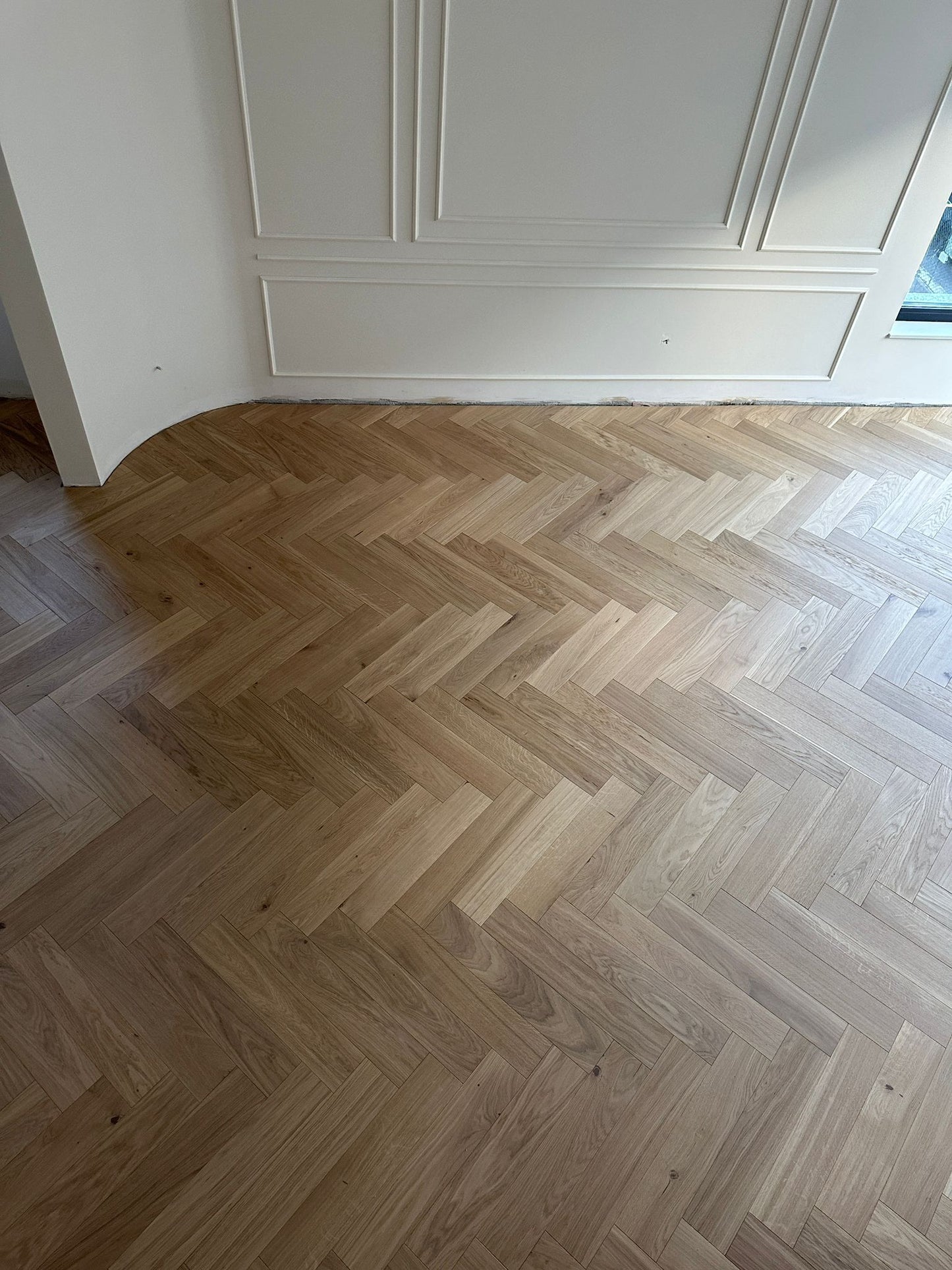 400mm x 80mm Character Grade Parquet, Laid as Herringbone - Unfinished