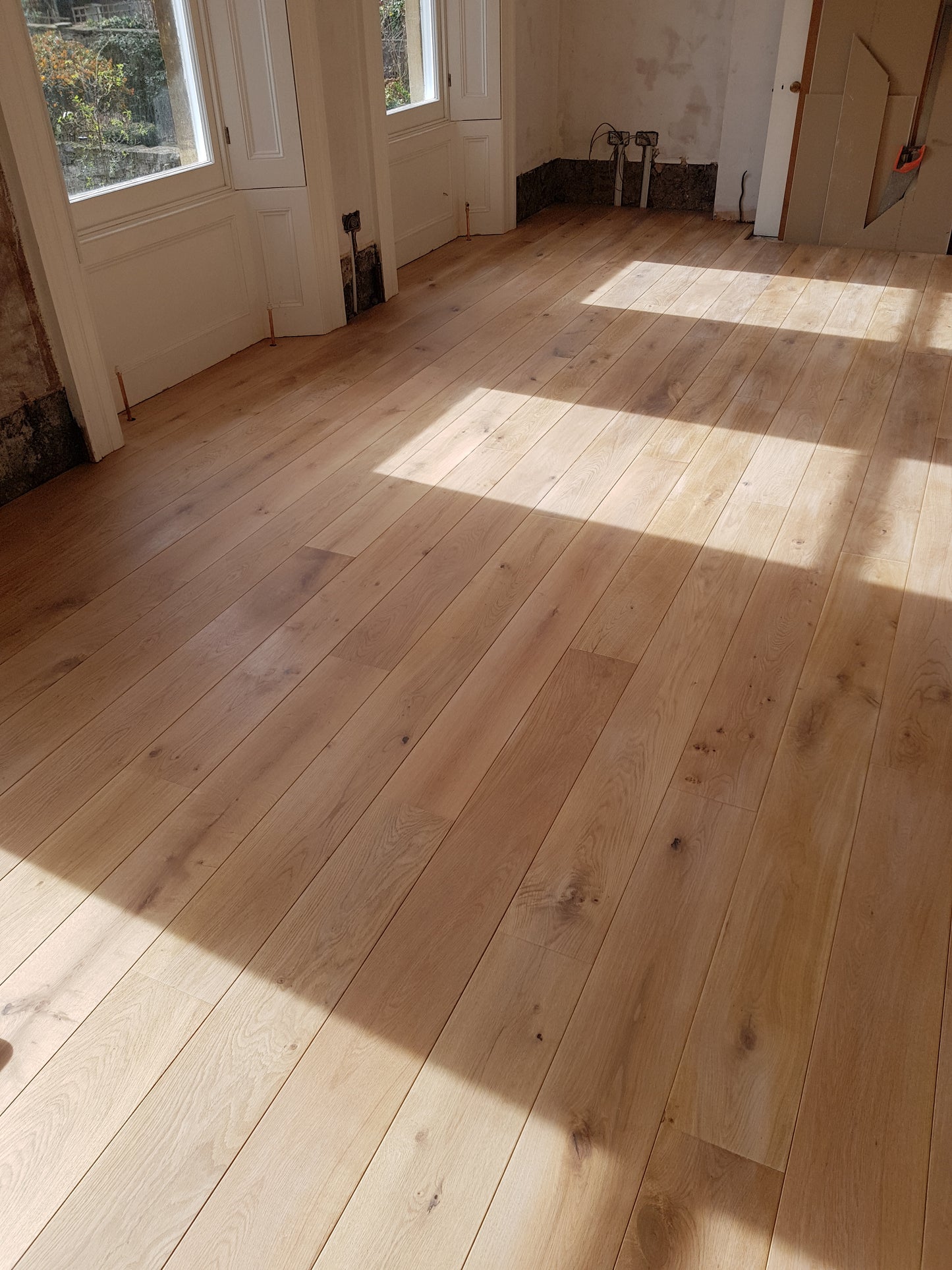 180mm x 14/4mm Engineered Oak Bonded onto Ply Subfloor [Classic Collection] - Finish - Unfinished