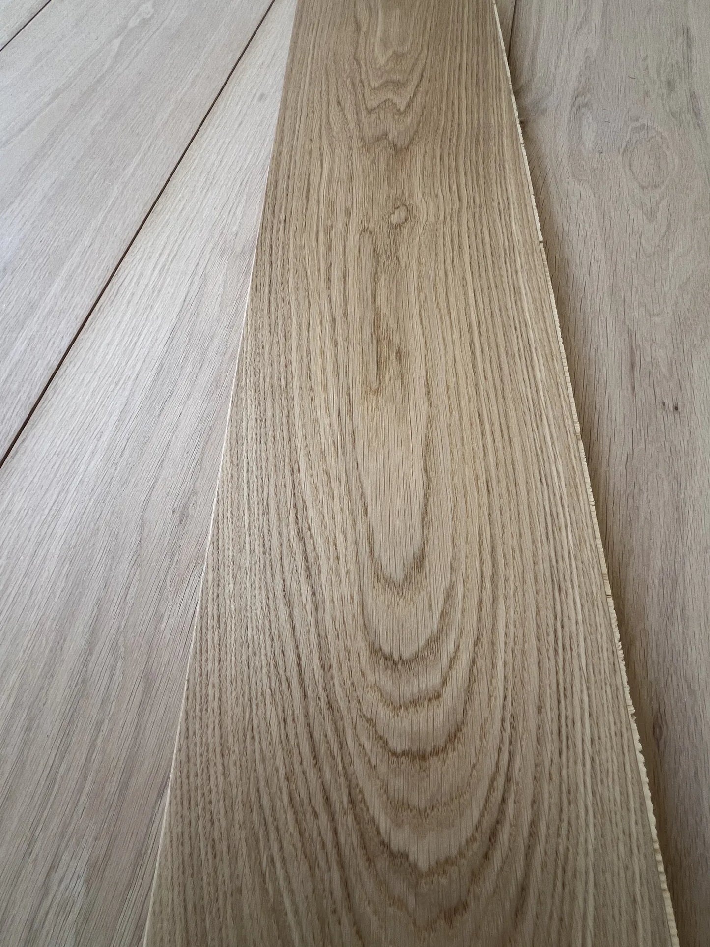 NATURAL LACQUER 190mm x 14/3mm - Engineered Oak Flooring [Essentials Collection]