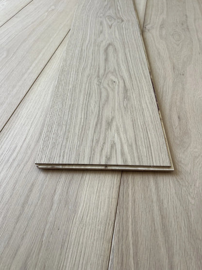 INVISIBLE MATT LACQUER 220mm x 15/4mm - Engineered Oak Flooring [Classic Collection]