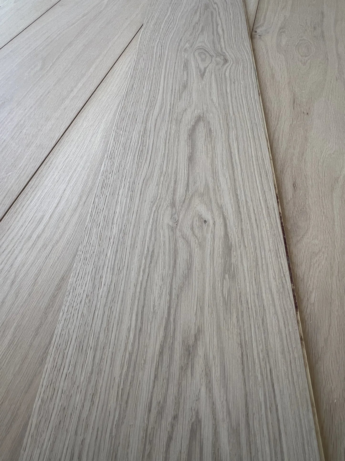 INVISIBLE MATT LACQUER 220mm x 15/4mm - Engineered Oak Flooring [Classic Collection]