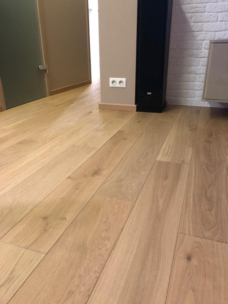 260mm x 15/4mm Character Grade Engineered Oak Flooring  [Classic Collection]- Finish - Clear Lacquer (matte)