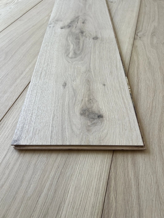 *WIDE BOARD* INVISIBLE MATT LACQUER 260mm x 15/4mm - Wide Engineered Oak Flooring [Classic Collection]