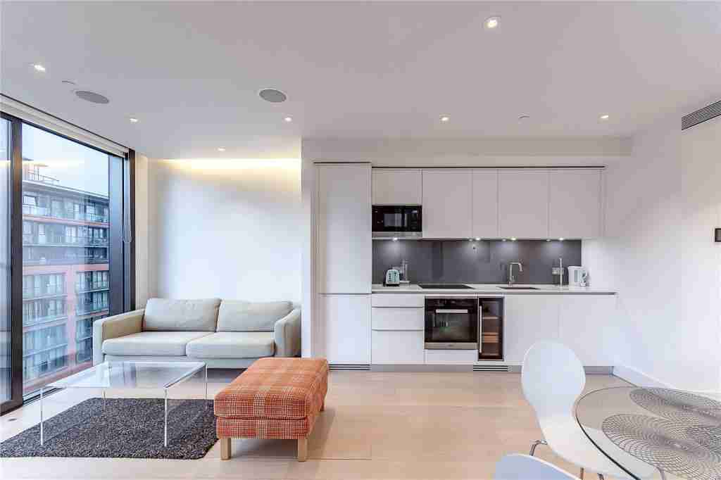 INVISIBLE MATT LACQUER 260mm x 15/4mm - European Oak Engineered Floor Boards [Classic Collection]