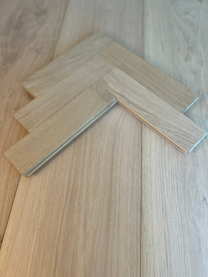 280mm x 70mm Prime Grade Oak Parquet Blocks in Herringbone Layout