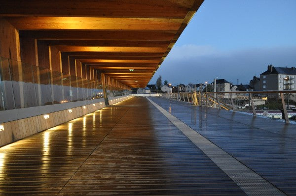 Massive Platelage Oak Decking Suitable for Heavy Duty Applications