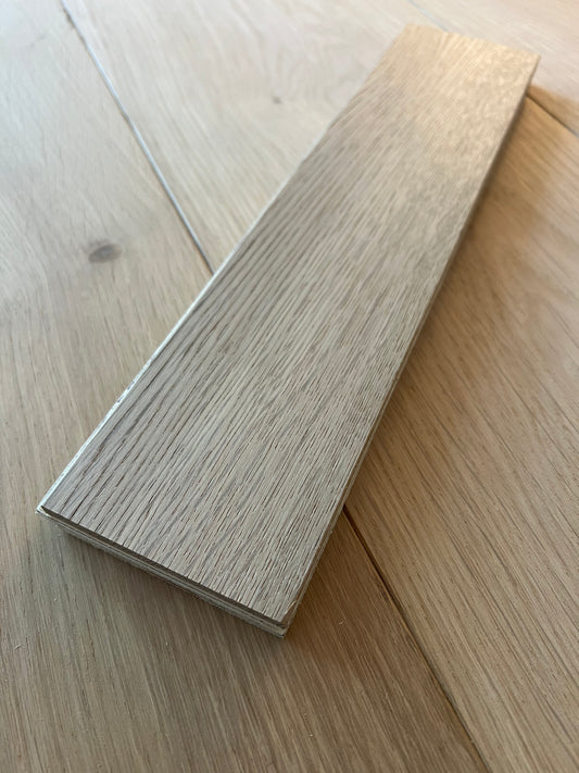 SAMPLE BLOCK - 350mm x 70mm x 15/4mm Select Grade Engineered Oak Parquet - Finish: RAW Lacquer (matte)