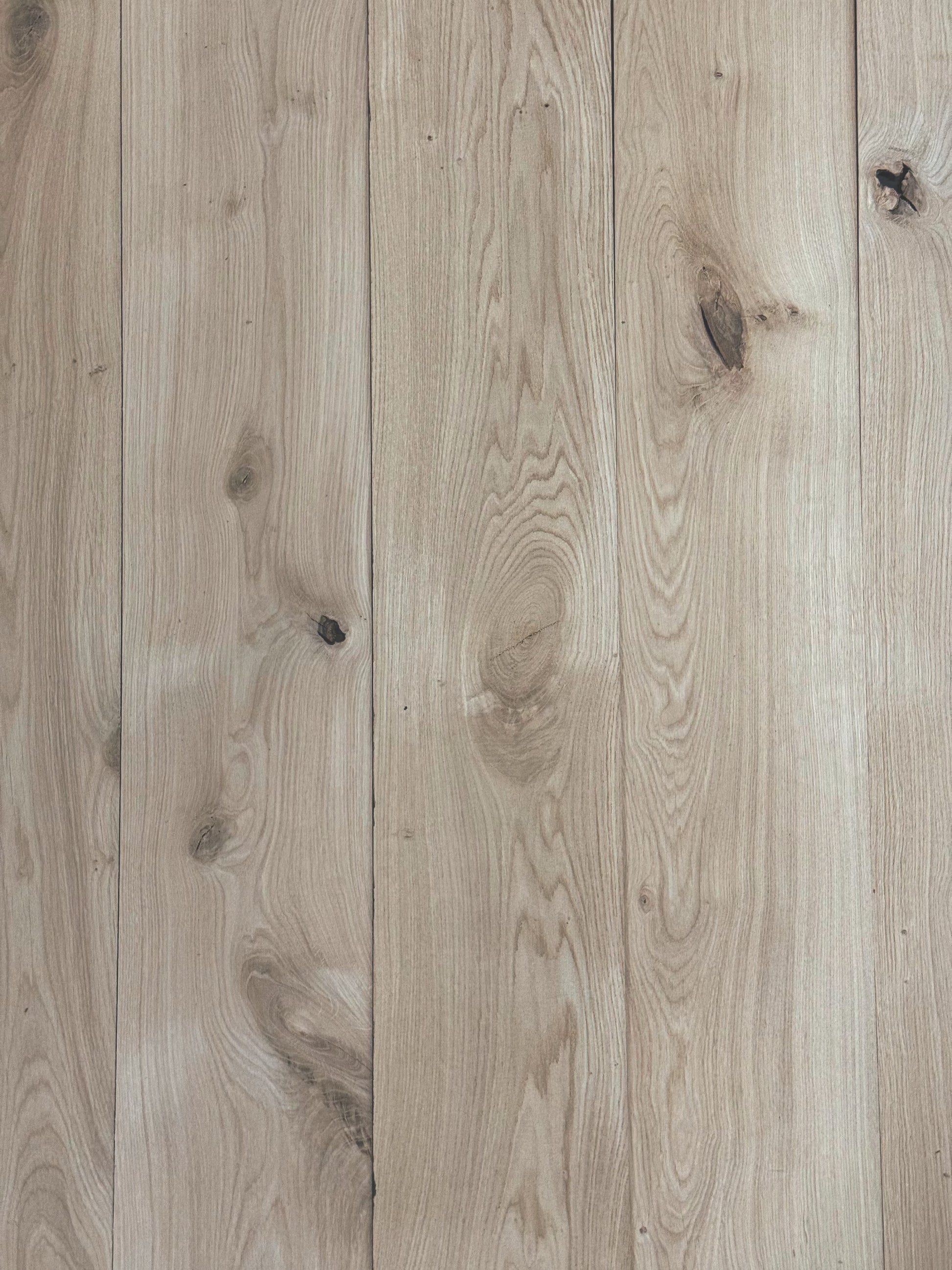 Example of Rustic Grade Solid Oak Flooring in Portugal [Solid Collection]