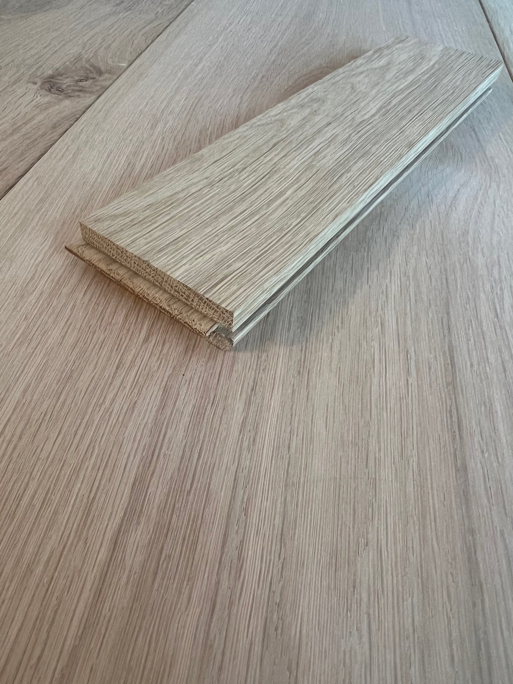 SAMPLE ~ 280mm x 70mm x 22/10mm Unfinished Prime Grade Oak Parquet [Parquet Collection]